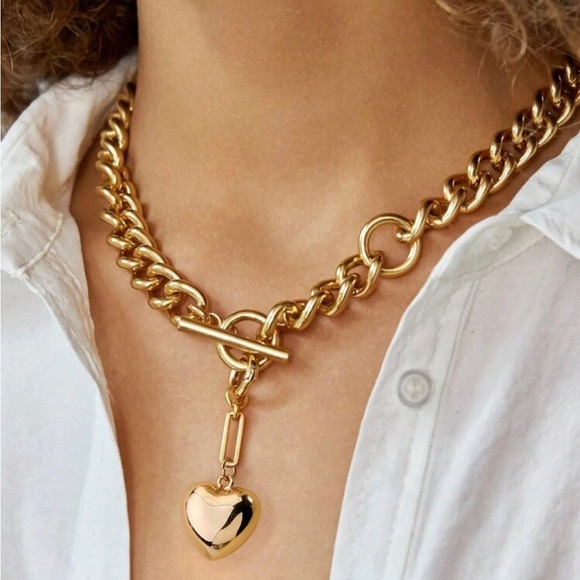 Jewelry - Gold Heart Toggle Chain Necklace